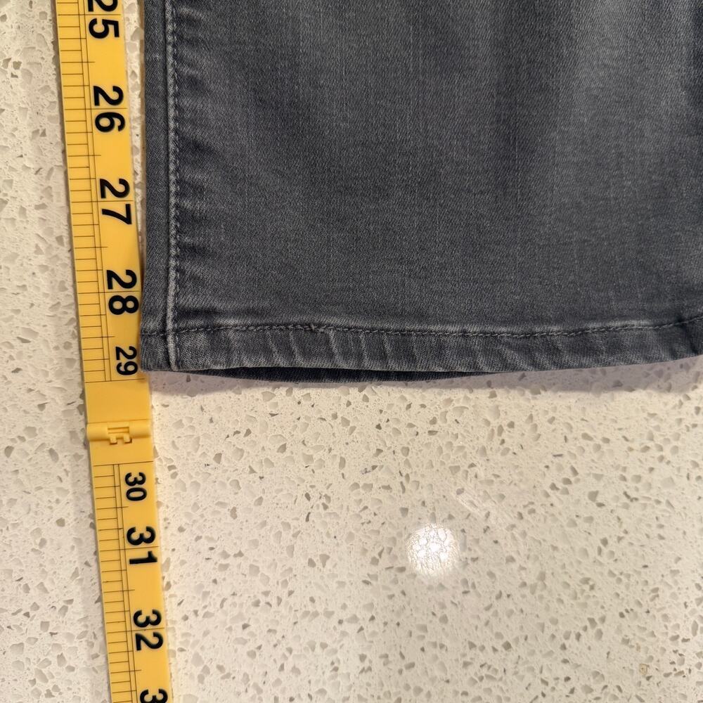 Levi’s Women Classic Straight Jeans 31x29 Gray Denim High Rise Casual Chic - Picture 9 of 10